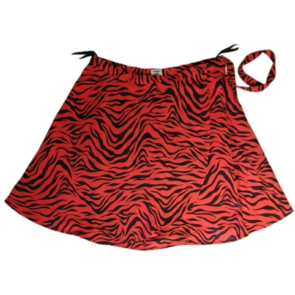 Aritzia Sunday Best wraparound lined skirt black & red animal tiger zebra print - Picture 4 of 11